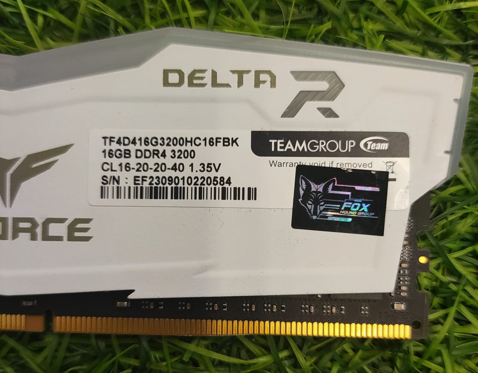 RAM PC TEAMGROUP T-FORCE DELTA RGB 32GB DDR4 (2x16) 3200MHz White Edition